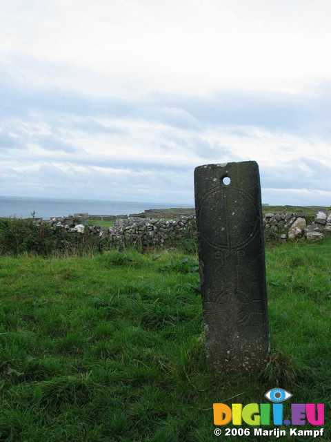 19085 Cross inscribed slab